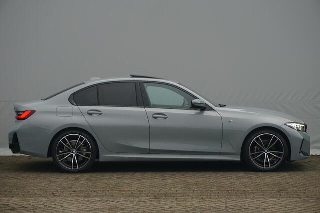 BMW 3-SERIE Sedan 318i M sport / Trekhaak / Schuif- Kanteldak / Hifi