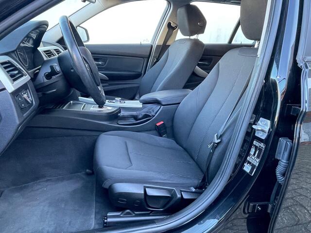 BMW 3-SERIE Touring 318i Exec. Aut. / Navi /Stl.vw./18inch