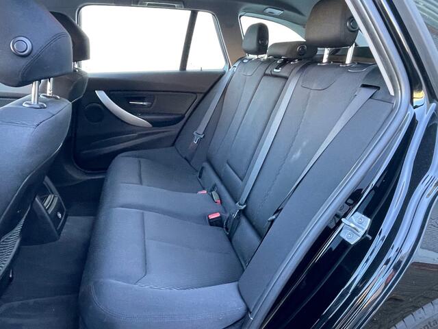 BMW 3-SERIE Touring 318i Exec. Aut. / Navi /Stl.vw./18inch