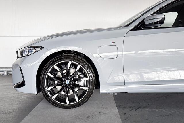 BMW 3-SERIE Touring 330e | M Sportpakket | Glazen panoramadak