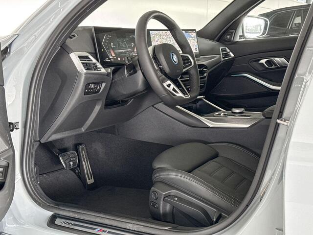 BMW 3-SERIE Touring 330e | M Sportpakket | Glazen panoramadak