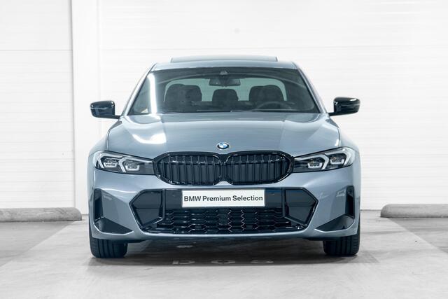 BMW 3-SERIE Sedan 318i | M-Sport | Travel Pack | Entertainment Pack | Schuif-/kanteldak