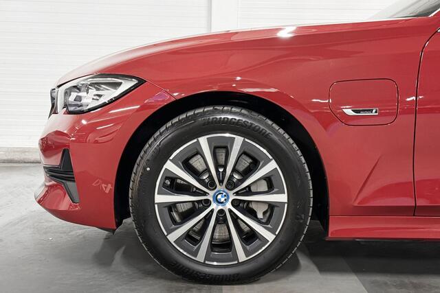 BMW 3-SERIE Touring 330e