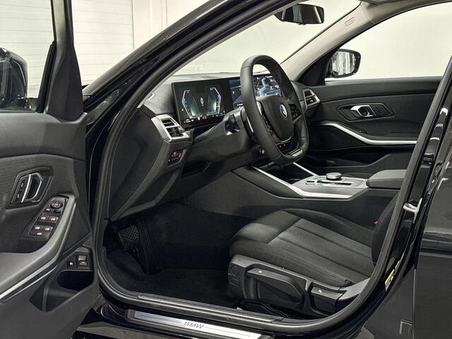 BMW 3-SERIE Touring 330e | Curved Display | Parking Assistant | Stoel Verwarming