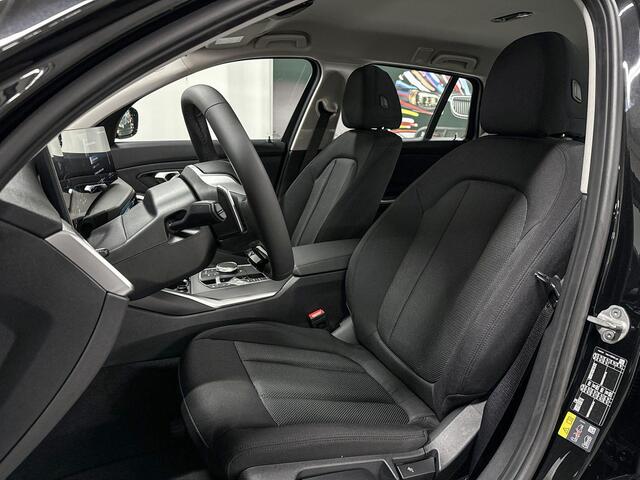 BMW 3-SERIE Touring 330e | Curved Display | Parking Assistant | Stoel Verwarming