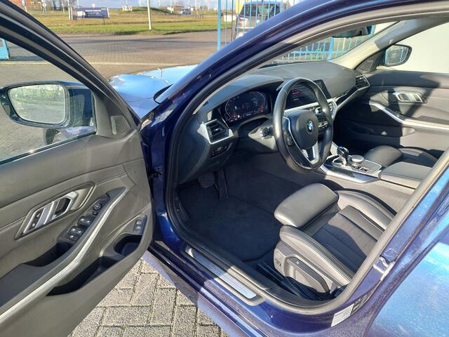 BMW 3-SERIE Touring 330i High Executive / 20" 795M / Panodak / LED / DAB / HIFI / Bomvol