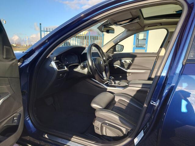 BMW 3-SERIE Touring 330i High Executive / 20" 795M / Panodak / LED / DAB / HIFI / Bomvol