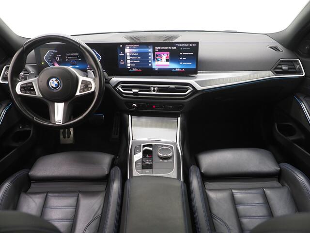 BMW 3-SERIE Touring 330e M-Sport LCI | M-Sportstoelen | Panoramadak | Harman/Kardon | Adaptive Cruise | Keyless