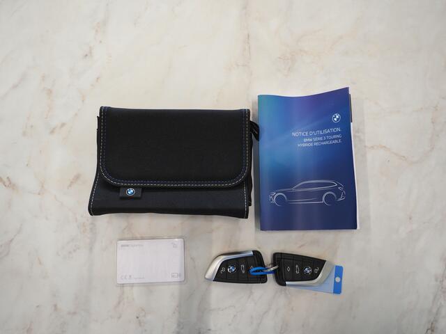 BMW 3-SERIE Touring 330e M-Sport LCI | M-Sportstoelen | Panoramadak | Harman/Kardon | Adaptive Cruise | Keyless