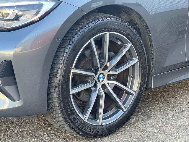 BMW 3-SERIE Touring 318i Exec. Ed. / Trkhk /18inch vlg/ Carplay