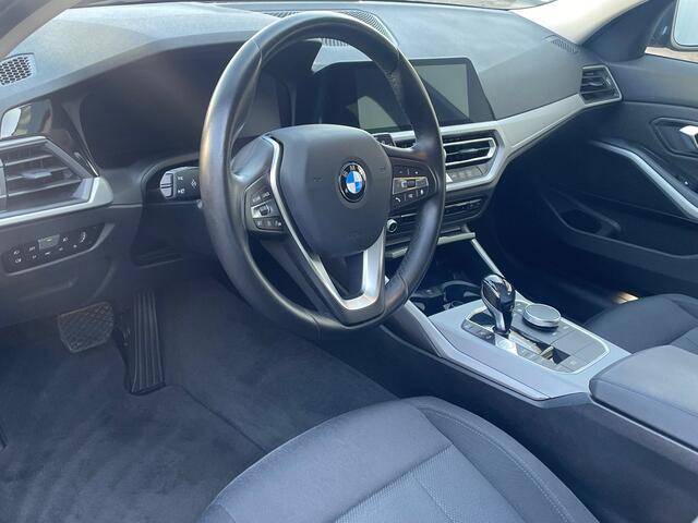 BMW 3-SERIE Touring 318i Exec. Ed. / Trkhk /18inch vlg/ Carplay