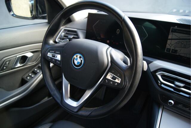 BMW 3-SERIE Touring 330e 292PK Facelift Shadowline Widescreen/wegkl.trhk/Carplay/Sportstoelen Aut8