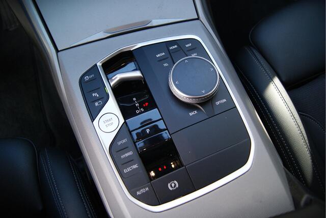 BMW 3-SERIE Touring 330e 292PK Facelift Shadowline Widescreen/wegkl.trhk/Carplay/Sportstoelen Aut8