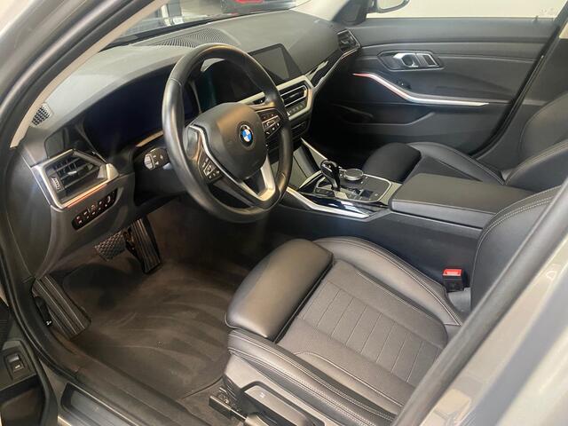 BMW 3-SERIE Touring 318i Sportline | Camera | Stoelverwarming | Hifi | Trekhaak |