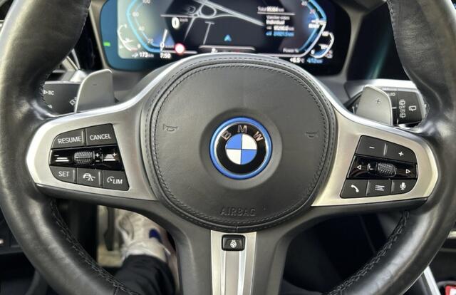 BMW 3-SERIE 330e M Sport | Trekhaak | Achteruitrijcamera | Adaptieve Cruise