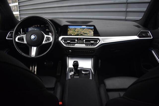 BMW 3-SERIE High Executive M Sport Shadow | Schuif/Kanteldak | Laser Light | Head-Up | CarPlay | 19'' Velgen | Donker Getint Glas |