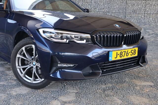 BMW 3-SERIE 318i High Exe Individual | Geen import | Trekhaak | Schuifdak |