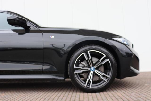 BMW 3-SERIE 320e M Sportpakket/ Elektrische Trekhaak/ schuif-/kanteldak/ Sportstoelen/ Verwarmd Stuurwiel/