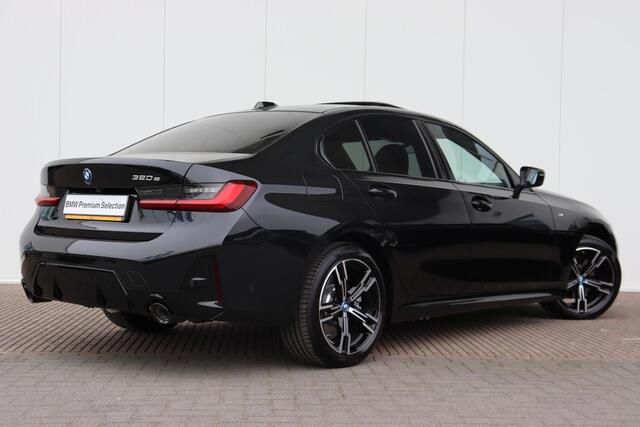 BMW 3-SERIE 320e M Sportpakket/ Elektrische Trekhaak/ schuif-/kanteldak/ Sportstoelen/ Verwarmd Stuurwiel/