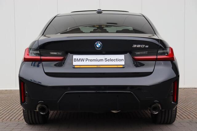 BMW 3-SERIE 320e M Sportpakket/ Elektrische Trekhaak/ schuif-/kanteldak/ Sportstoelen/ Verwarmd Stuurwiel/