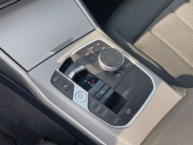 BMW 3-SERIE Touring 320d 190 PK Trekhaak Camera Keyless-Go LED EL. Stoelbediening