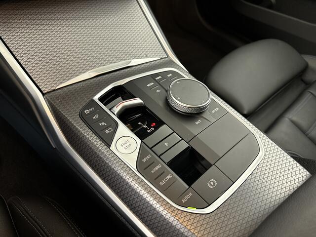 BMW 3-SERIE 330e/M-Pakk/Innva.Pakk/19"/Schuifd/LED/Full.Options/BTW