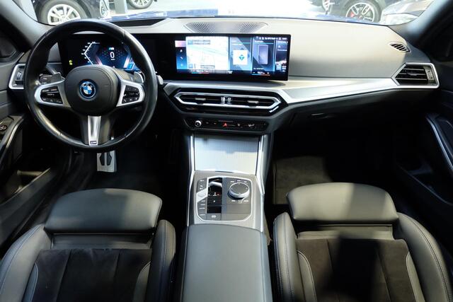 BMW 3-SERIE Touring 330e xDrive / M Sport / Panodak / HuD / Trekhaak