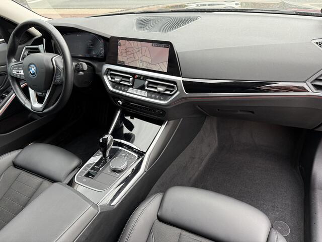 BMW 3-SERIE Touring 330e Business Edition Plus Trekhaak | 18inch | Navi+