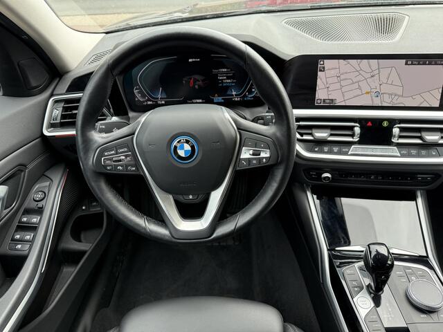 BMW 3-SERIE Touring 330e Business Edition Plus Trekhaak | 18inch | Navi+
