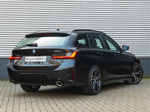 BMW 3-SERIE Touring 330i M-Sport - Trekhaak - ACC - Hifi - Camera - M Sport Remmen Blauw