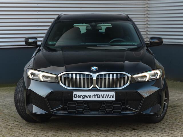 BMW 3-SERIE Touring 330i M-Sport - Trekhaak - ACC - Hifi - Camera - M Sport Remmen Blauw