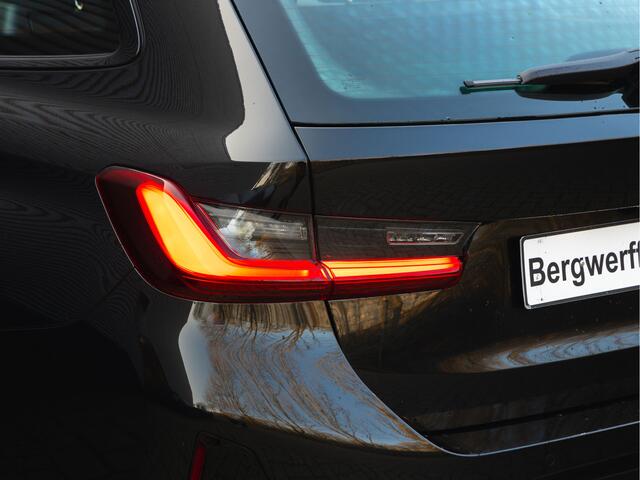 BMW 3-SERIE Touring 330i M-Sport - Trekhaak - ACC - Hifi - Camera - M Sport Remmen Blauw