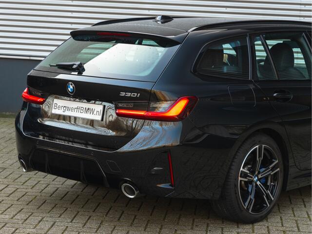 BMW 3-SERIE Touring 330i M-Sport - Trekhaak - ACC - Hifi - Camera - M Sport Remmen Blauw