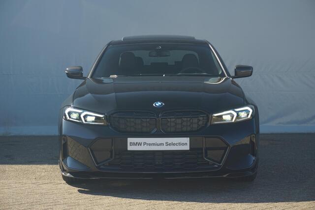 BMW 3-SERIE Sedan 320e M Sportpakket 19'' / Schuif-/kanteldak / Stuurwielrand verwarming / Carbon M Performance pakket