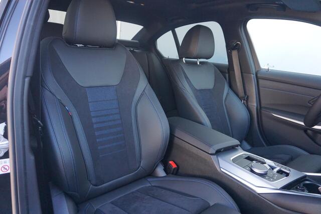 BMW 3-SERIE Sedan 320e M Sportpakket 19'' / Schuif-/kanteldak / Stuurwielrand verwarming / Carbon M Performance pakket