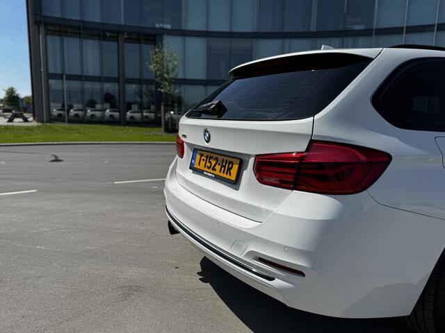 BMW 3-SERIE Touring 320i xDrive High Executive