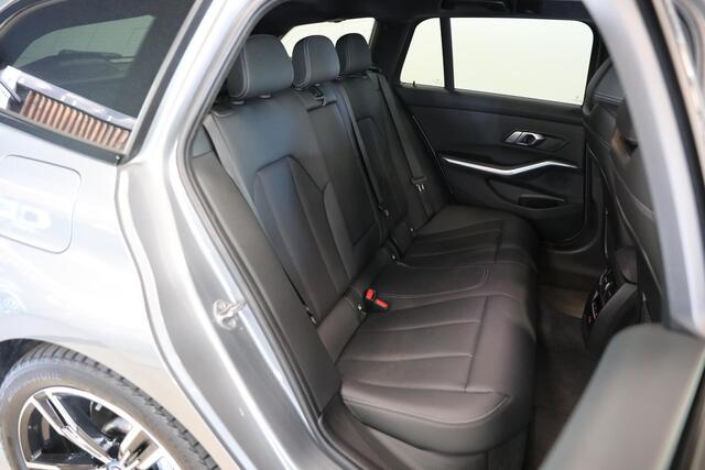 BMW 3-SERIE Touring 320e | M-Sport | Leer | Schuif- kantel dak