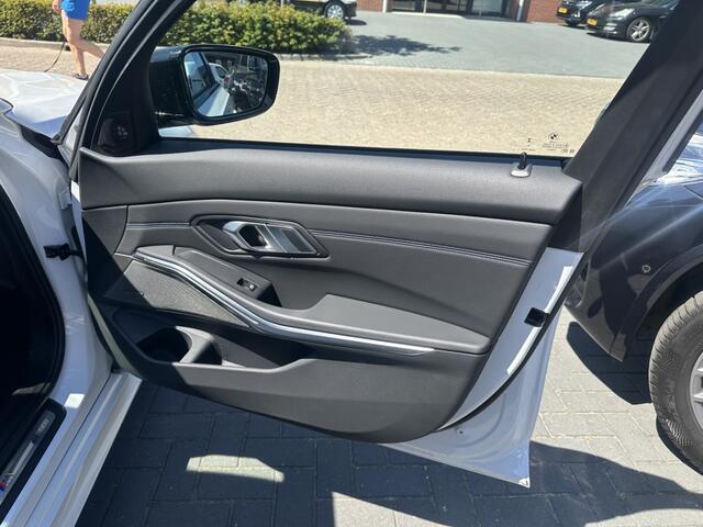 BMW 3-SERIE 318i High Executive Dak H&K M-Pakket