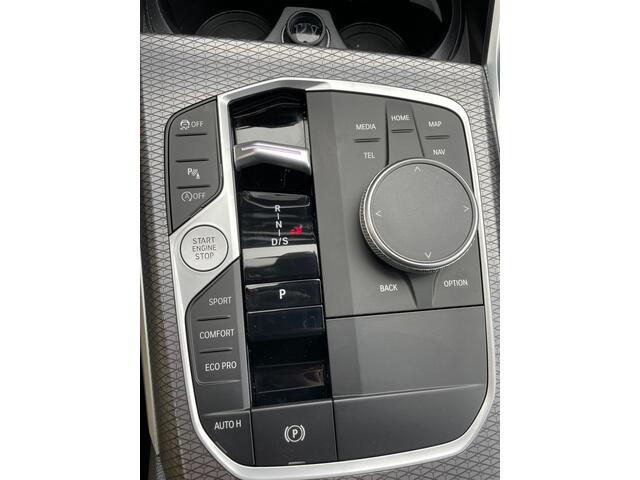 BMW 3-SERIE Touring 330i M-Sport Touring Automaat Navigatie, Climate Control, Adaptive Cruise Control, LED, 18"Lm, Half Leder/Alcantara