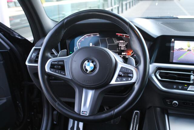 BMW 3-SERIE Touring 320i Executive M Sport Automaat / Panoramadak / Achteruitrijcamera / LED / Parking Assistant / M Sportonderstel / Live Cockpit Professional