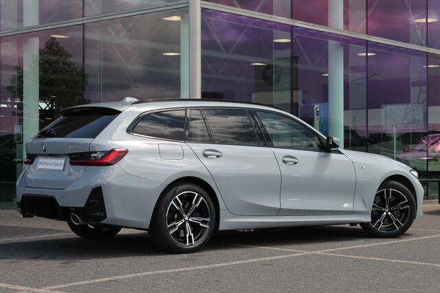 BMW 3-SERIE Touring 330e High Executive M Sport Automaat / Panoramadak / Trekhaak / Sportstoelen / Active Cruise Control / Adaptieve LED / Parking Assistant Plus / M Adaptief onderstel