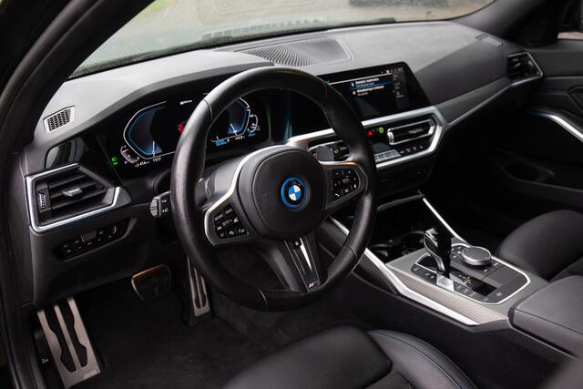 BMW 3-SERIE Touring 330e High Executive M-Sport , Adap. cruise, Trekhaak, Sfeerverlichting,