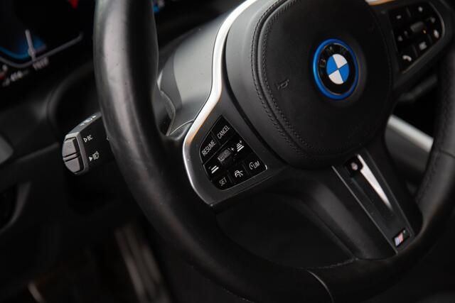 BMW 3-SERIE Touring 330e High Executive M-Sport , Adap. cruise, Trekhaak, Sfeerverlichting,