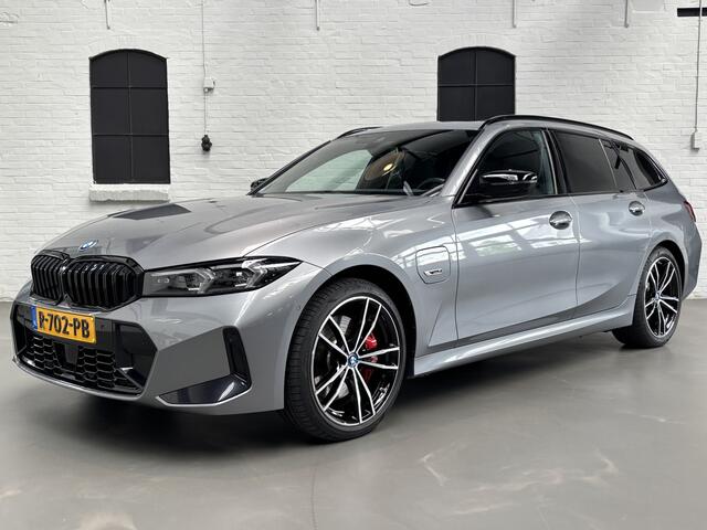 BMW 3-SERIE Touring 330e xDrive CAMERA / NL AUTO / M STOELEN / TREKHAAK / M PAKKET