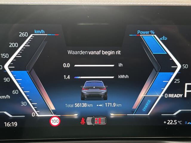 BMW 3-SERIE Touring 330e xDrive CAMERA / NL AUTO / M STOELEN / TREKHAAK / M PAKKET