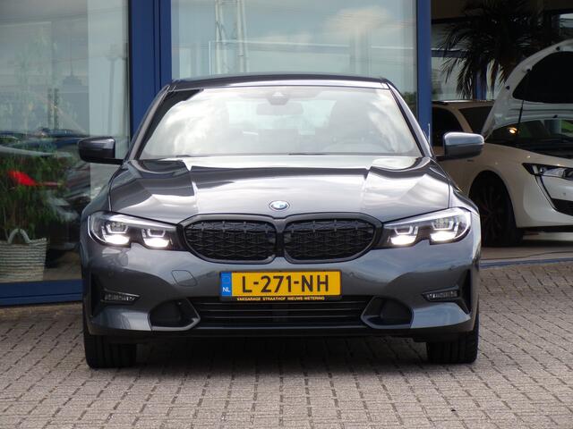 BMW 3-SERIE 320i Executive Edition, Automaat / Carplay + Android Auto / Full LED / Camera + Sensoren