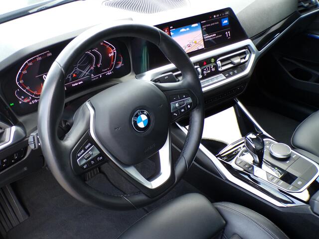 BMW 3-SERIE 320i Executive Edition, Automaat / Carplay + Android Auto / Full LED / Camera + Sensoren