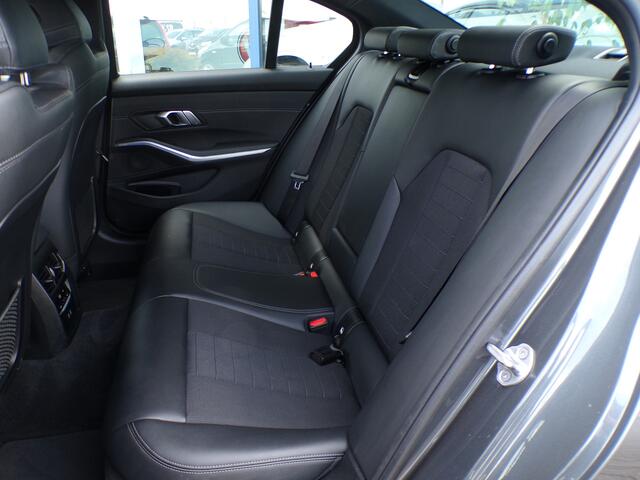 BMW 3-SERIE 320i Executive Edition, Automaat / Carplay + Android Auto / Full LED / Camera + Sensoren