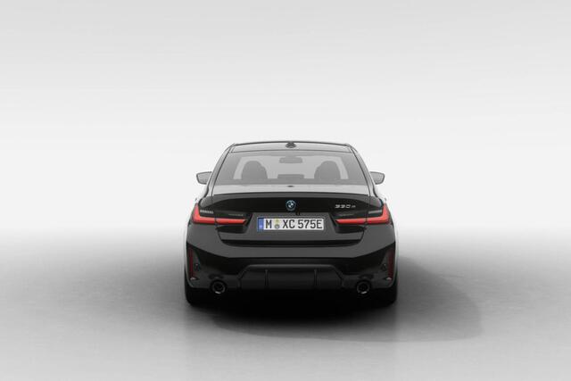 BMW 3-SERIE Sedan 330e | M Sport Pro | Comfort Pack | Active Cruise Control | Elektrisch bediend glazen schuif-/kanteldak