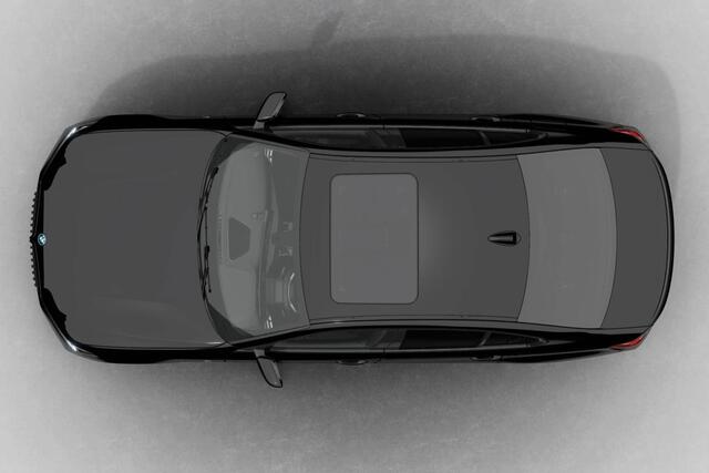 BMW 3-SERIE Sedan 330e | M Sport Pro | Comfort Pack | Active Cruise Control | Elektrisch bediend glazen schuif-/kanteldak